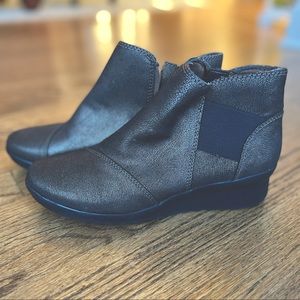 Clarks Cloudsteppers Caddell Rush Metallic Brown Zip Ankle Boots Women's Sz 7.5